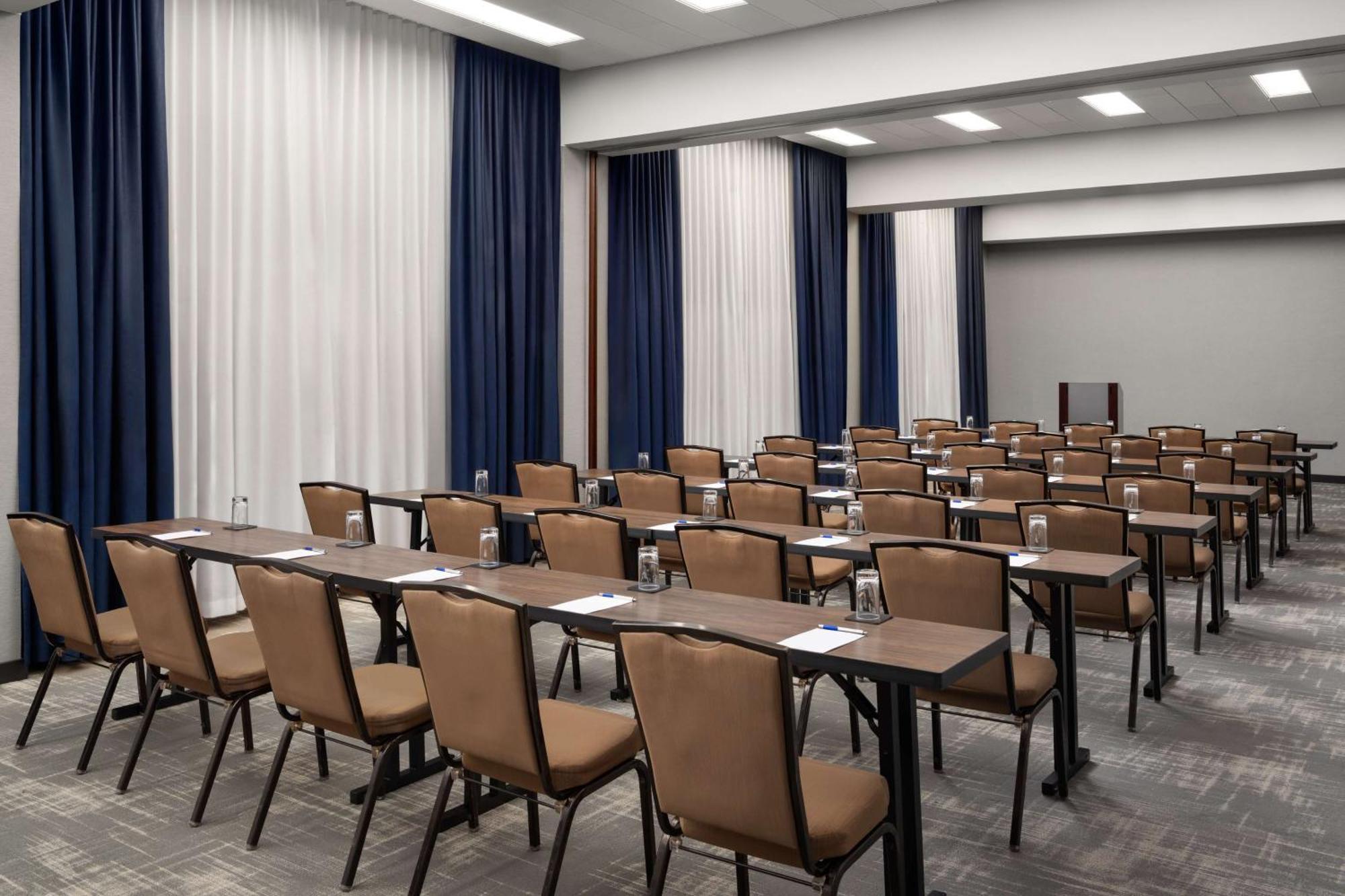 Millennium Hilton One Un Plaza 4*