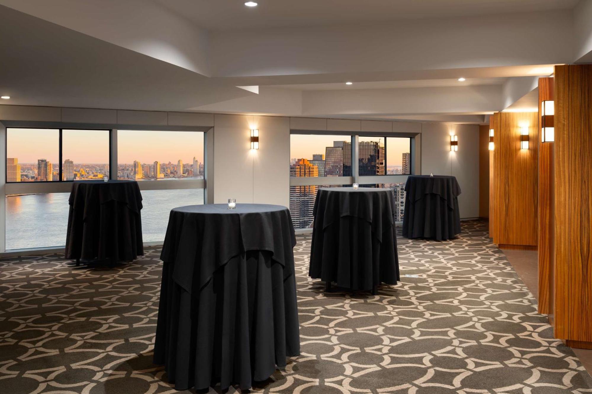 Hotel Millennium Hilton One Un Plaza 4*