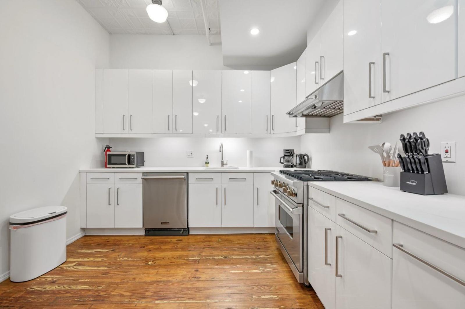 Massive Soho Loft 4 Bedrooms 2 Bath 7 Beds New York