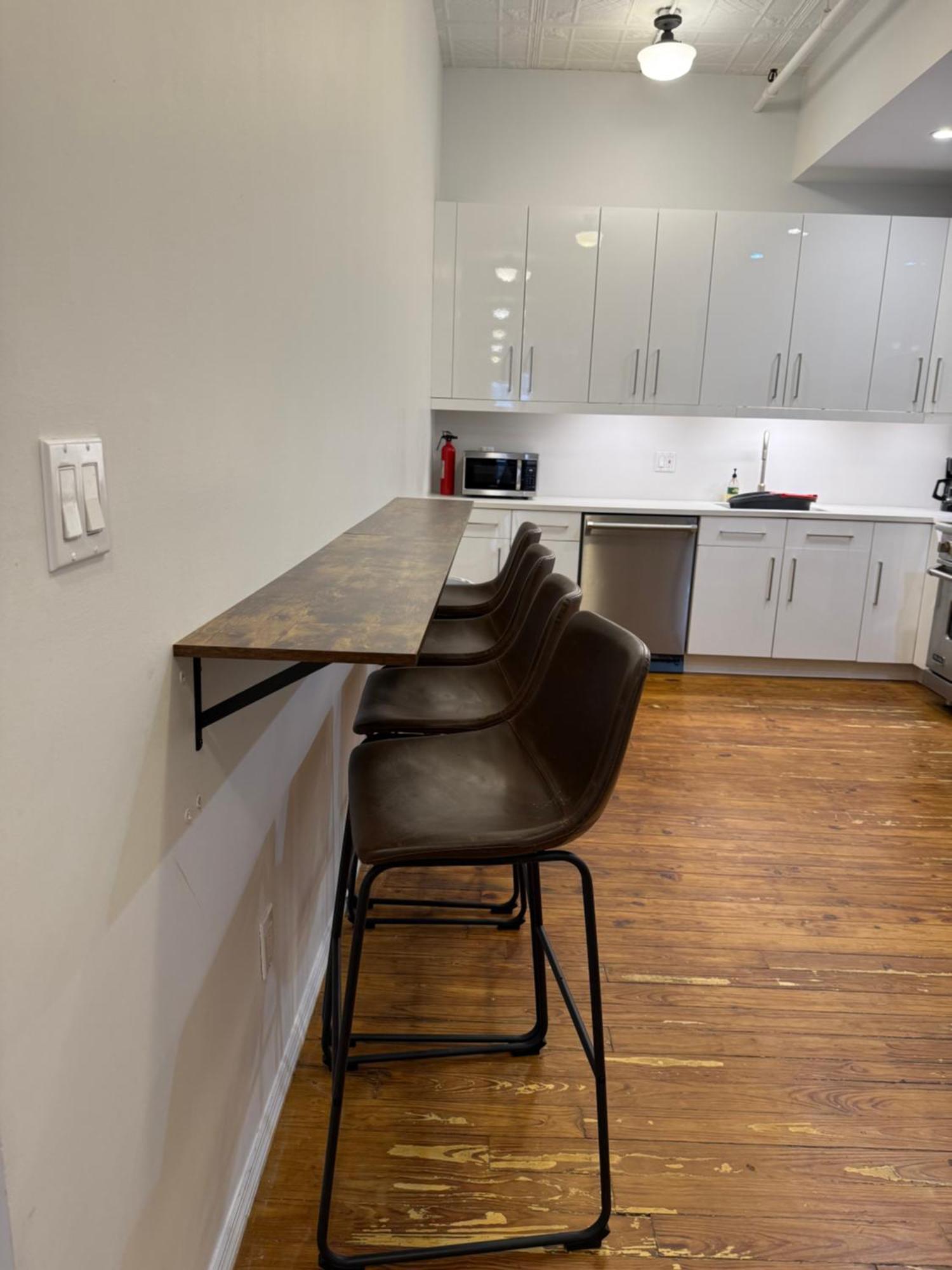 Massive Soho Loft 4 Bedrooms 2 Bath 7 Beds *