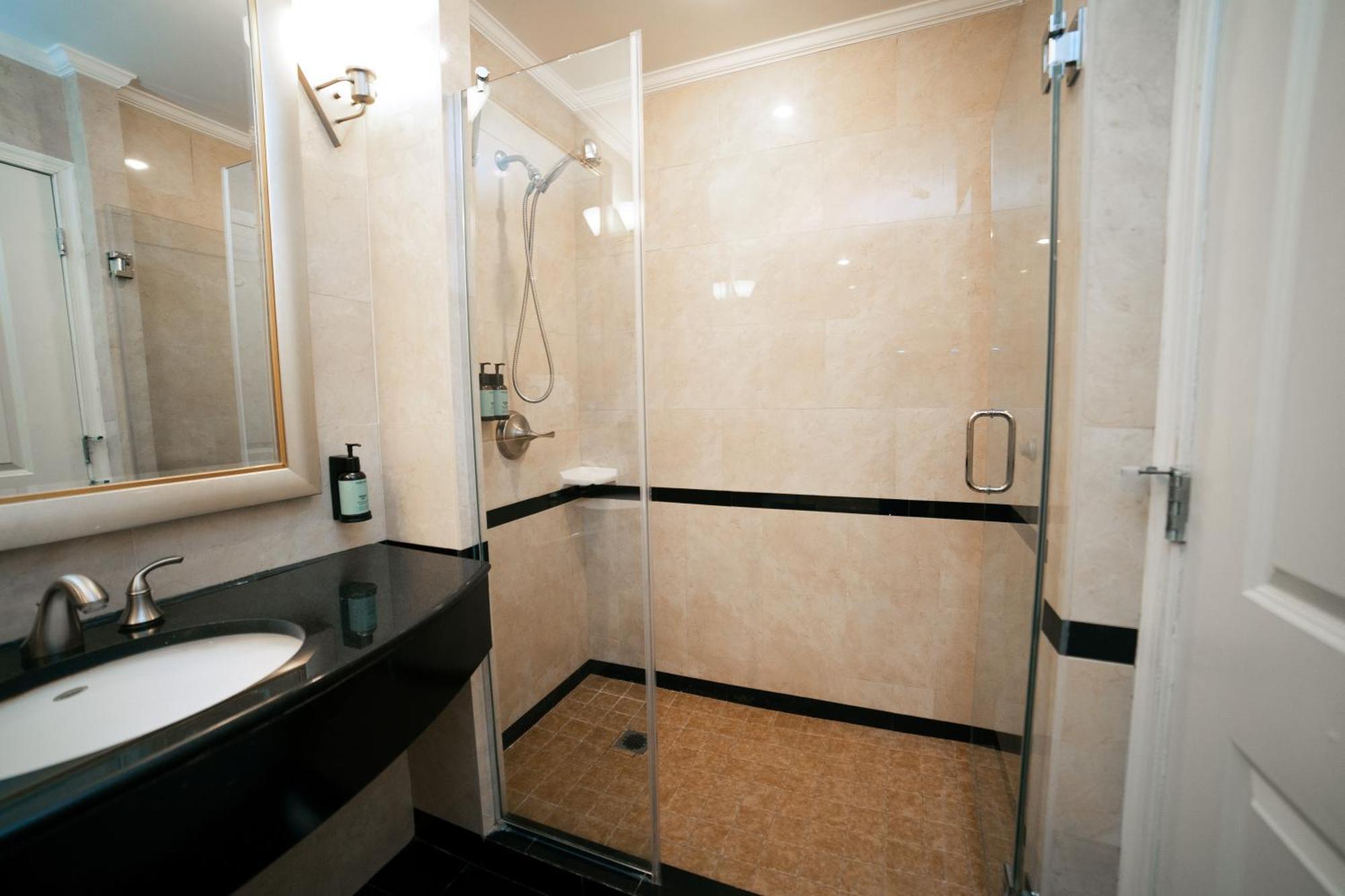 Stanford Hotel 3*