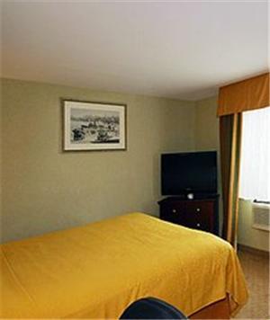 Hotel Quality Jamaica Airtrain
