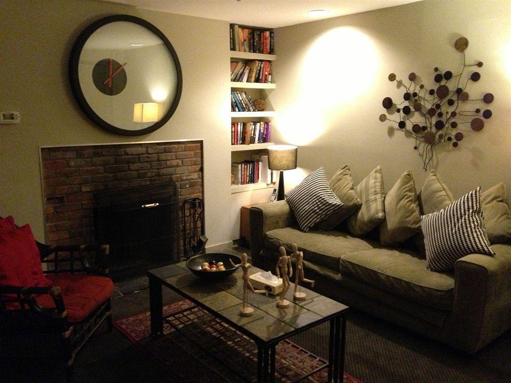 Colonial House Bed & Breakfast New York