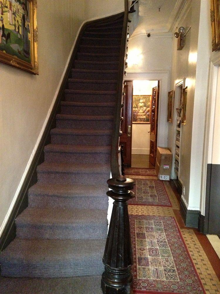 Colonial House Bed & Breakfast 3*