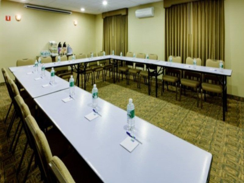 Hotel Express Staten Island West, An Ihg 3*