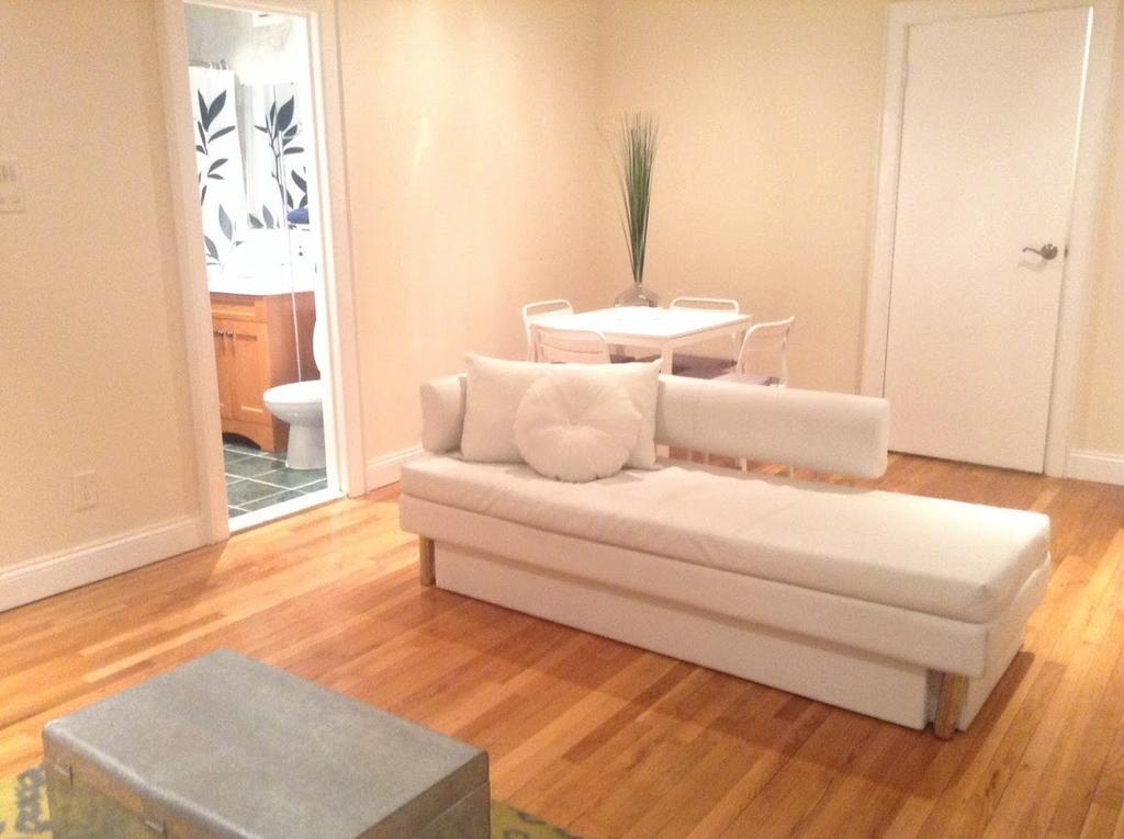 Peck Slip Apartment *