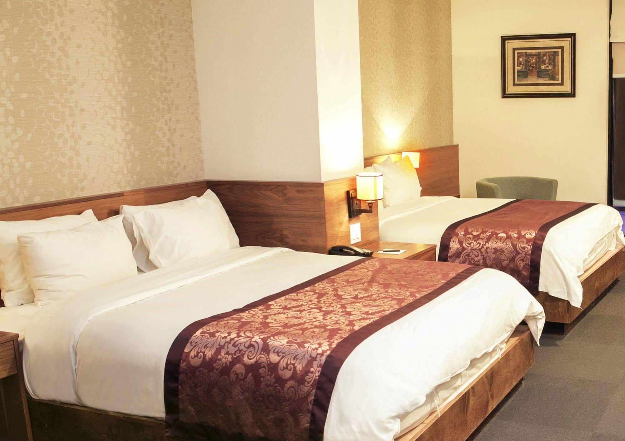Hotel The Parc 3*