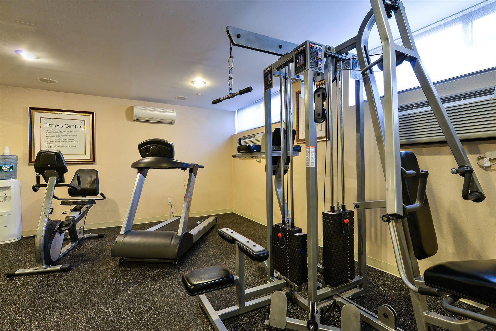 Hotel Express Staten Island West, An Ihg