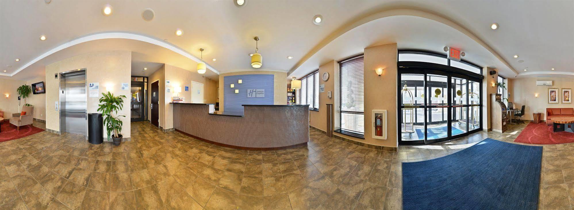 Hotel Express Staten Island West, An Ihg 3*