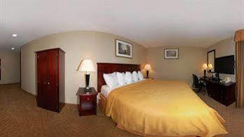 Hotel Quality Jamaica Airtrain
