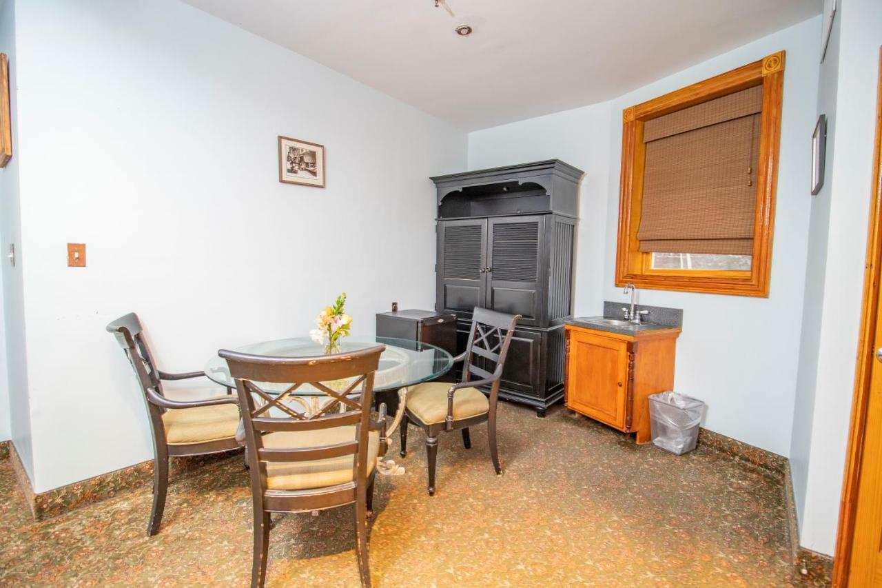 Hotel The Historic Blue Moon - Nyc 4*