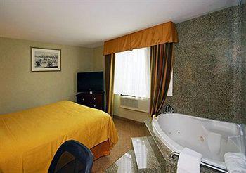 Quality Jamaica Airtrain Hotel 2*