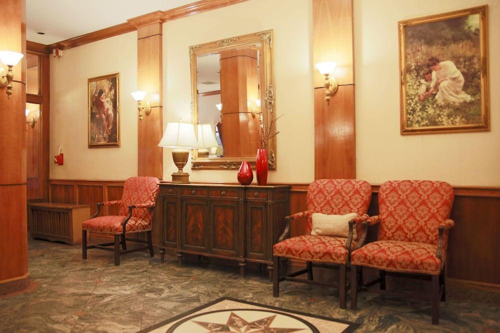Hotel St. 2*